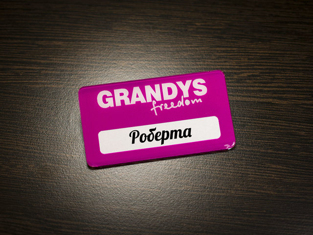 пластиковый бейджик с окном